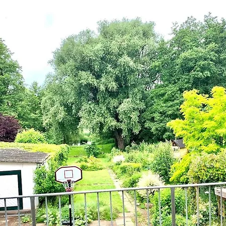 Charmante Doppelhaushaelfte Am Schwanensee In Holiday home *