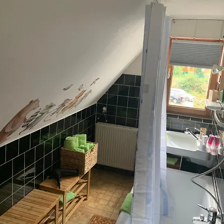 Charmante Doppelhaushaelfte Am Schwanensee In Ploen