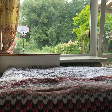 Charmante Doppelhaushaelfte Am Schwanensee In *