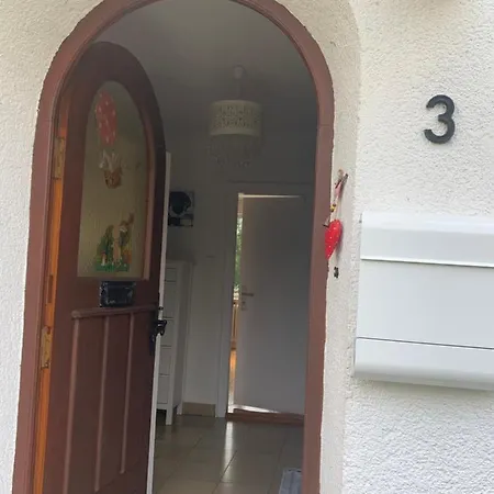Charmante Doppelhaushaelfte Am Schwanensee In