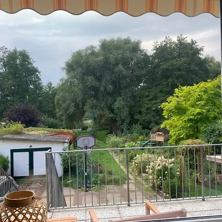Charmante Doppelhaushaelfte Am Schwanensee In Plön